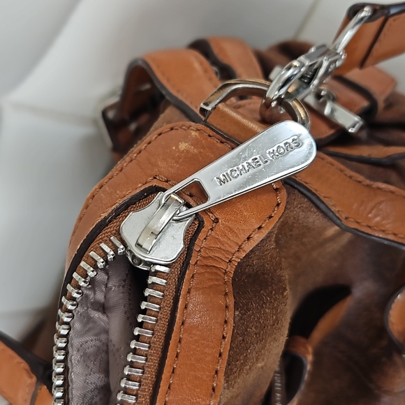 RARE Vintage Michael Kors Milo distressed leather satchel/crossbody - Picture 9 of 16